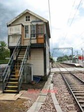 PHOTO  WATLINGTON STATION - SIGNAL BOX WATLINGTON RAILWAY STATION LIES ON THE FE