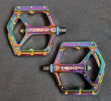Oil-Slick Flat Pedals Tanke