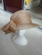 Beautiful hat box hat beige with light green to brim Ascot /Wedding / Races /