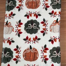 George Pumpkin Bows Bath Towel