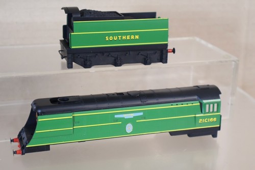Hornby r320 body for - for, southern