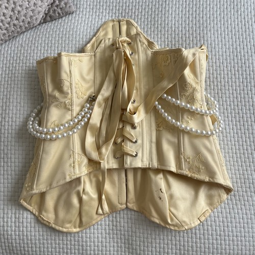 Yellow silk scarlett - , gasque