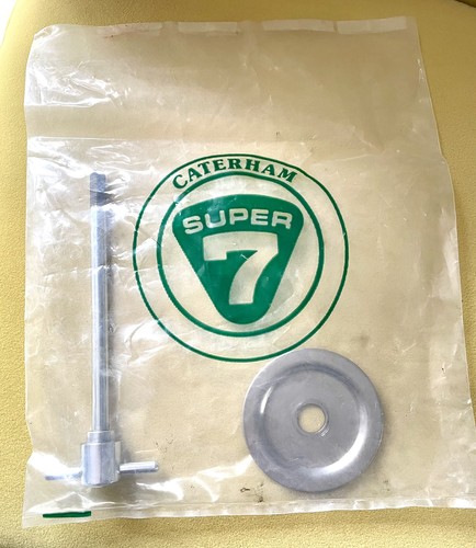 Spare wheel retaining - bolt, /