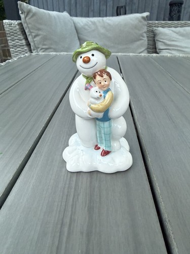 The snowman figurine - figurine, hugging