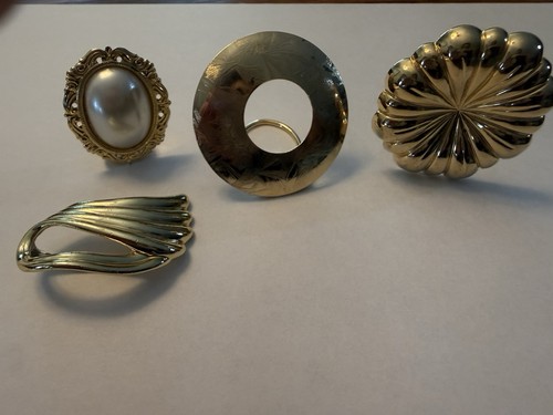 Set gold tone scarf clips - 4,
