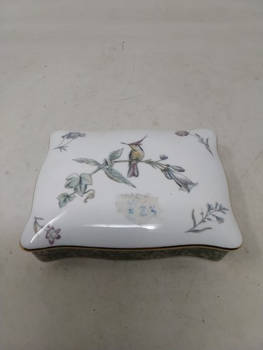 Wedgwood humming birds bone - "humming, birds"