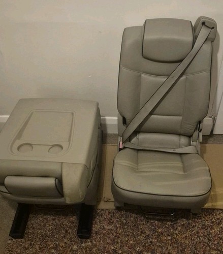 Luxurious rear van - seat, 2