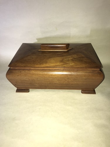 Vintage wooden trinket box - wooden,
