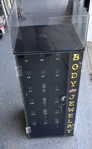 Display locking case - case, rotating