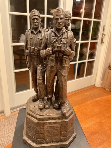 Spean bridge statue commando - spean,