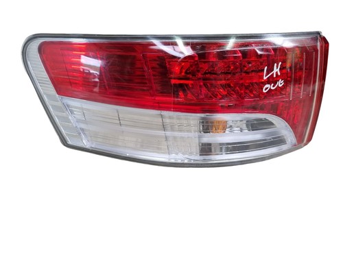 Toyota avensis taillight - toyota,