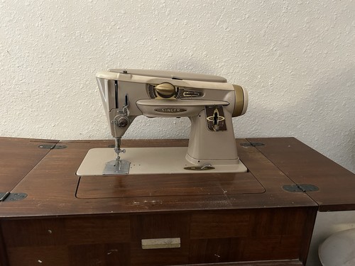 Singer sewing machine - machine, treadle