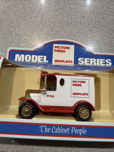 Lledo model ford van - t,