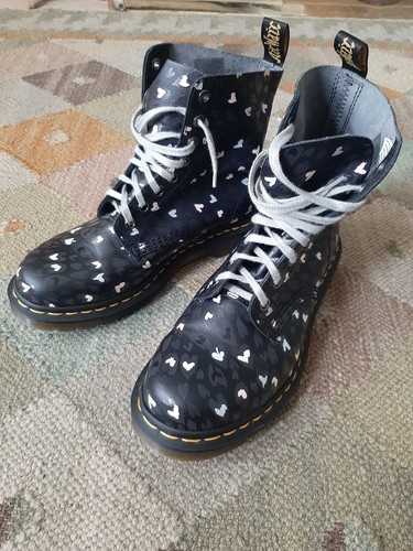 Martens doc hole pascal - dr,