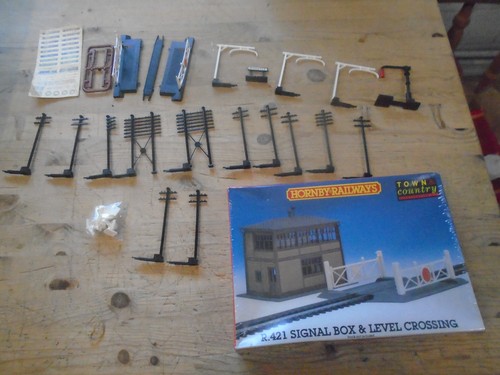 Hornby r421 signal box - hornby, and