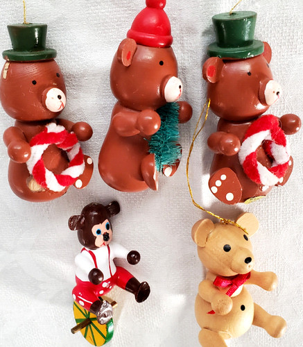 Lot wooden bear ornaments - 5,