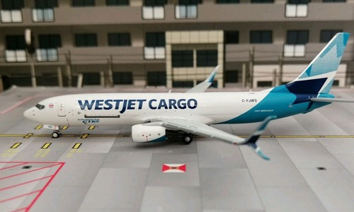 West jet cargo boeing 737 - jet, 737-800