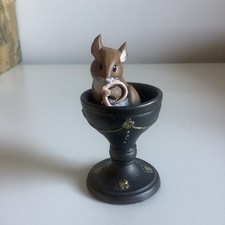 MOUSE INSIDE AN EGGCUP