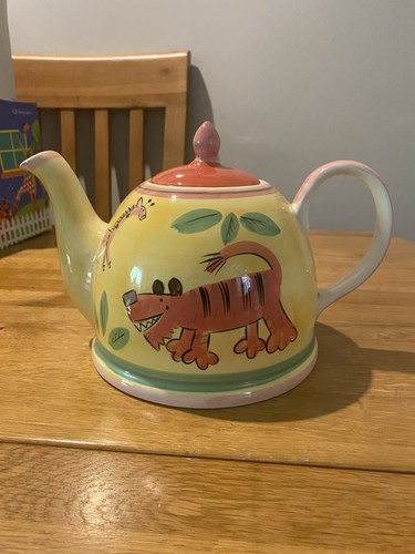 Teapot pier lion and - pier,