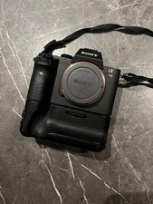 Sony A7 II (Full-Frame Mirrorless) + Battery Grip + 4 Batteries - Condition GOOD