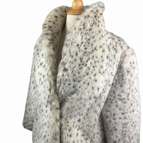 Vintage snow leopard - snow,