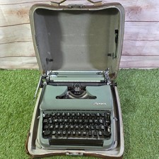 Vintage Olympia SM3 DeLuxe