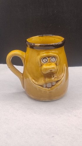 Vintage novelty pottery - a,