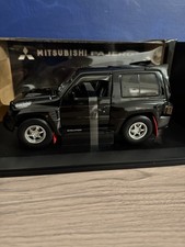 AutoArt Mitsubishi Pajero SWB