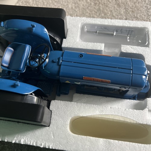 Universal hobbies tractor - hobbies, 1:16