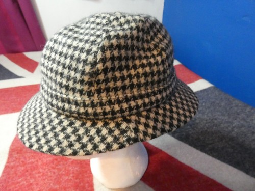 Tweed deer stalker hat - deer, vintage