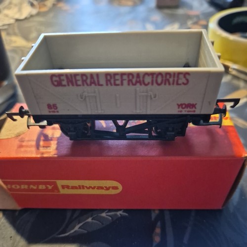 Hornby gauge 210 five - 00,