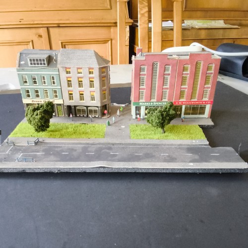 Gauge cardboard buildings - cardboard,