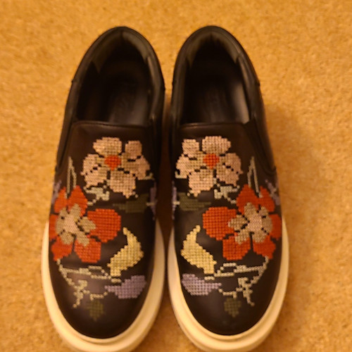 Genuine alexander mcqueen - genuine,