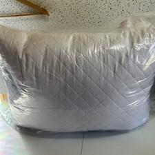 2 Luxury Hotel Style Pillows