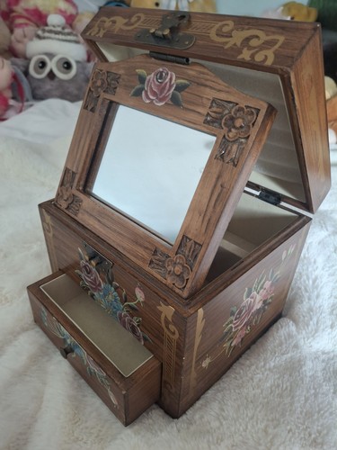 Beautiful wooden jewellery - wooden,