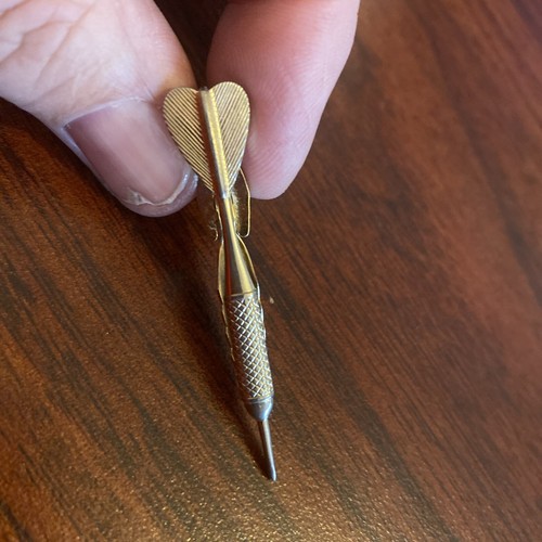 Gold toned dart shaped made - toned, in