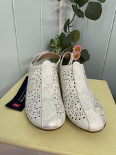 Cotton Traders Sandals Size UK6 EU39 Ladies Heeled Cutwork Shiny White Summer  