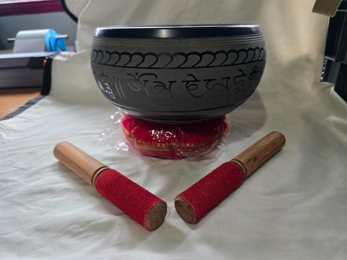 Extra loud singing bowl with - extra,