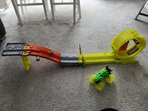 Hot wheels monster trucks - hot,