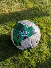 Umbro Neo Swerve Match
