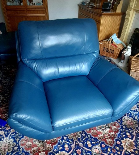 Armchair blue real - in,