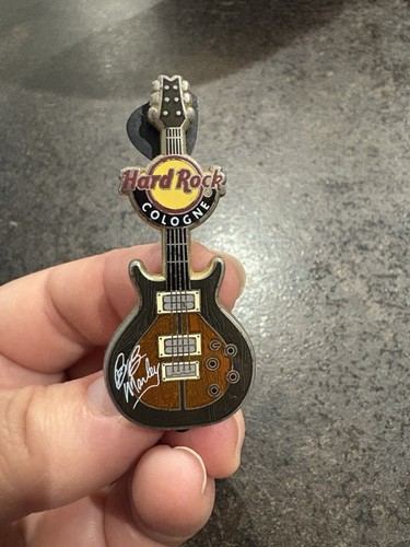 Hard rock cafe guitar pin - rock,