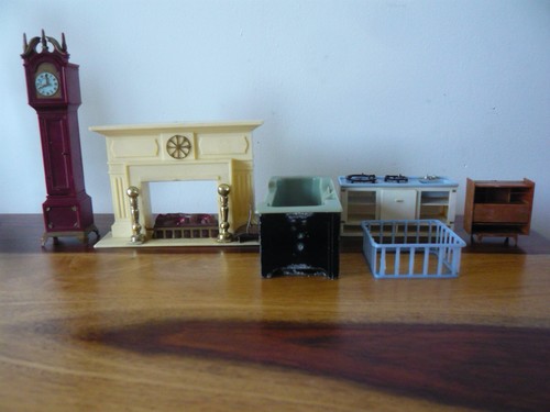 Vintage dolls house - house, furniture