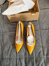 women court shoes mustard size