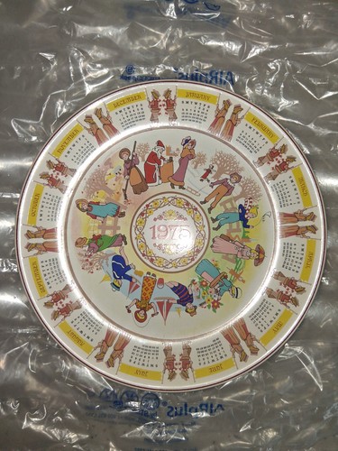 Wedgewood calendar plate 1975 - wedgewood,