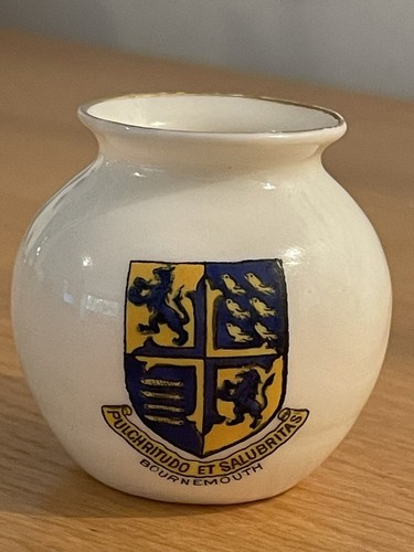 Goss crested china - w,