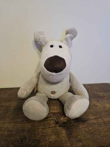 Boofle dog sitting - sitting,
