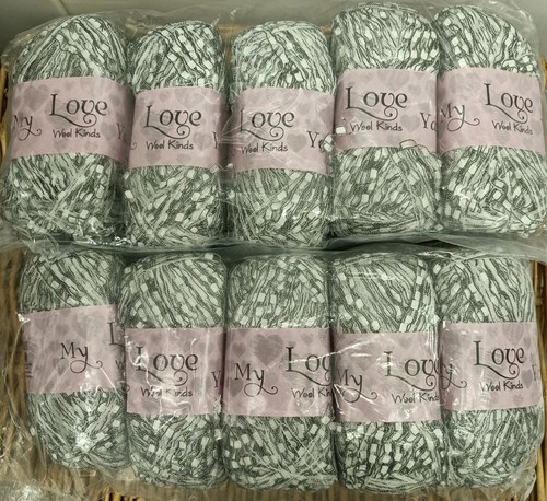 Ribbon yarn white and - ribbon, black