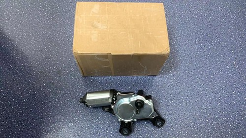 Factoryspec rear windscreen - rear,