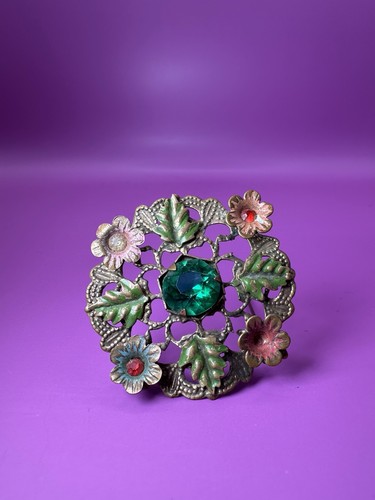 Vintage gold tone brooch - gold,